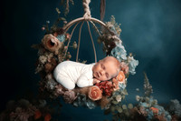 karambolka_39469_newborn_photography_swing_decorated_with_flowe_05774f14-b6e6-4c4f-8332-cc3b257ed742-copy